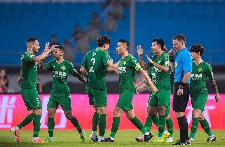  波尔多主场遭遇争议判罚，十人应战仍取艰难一分