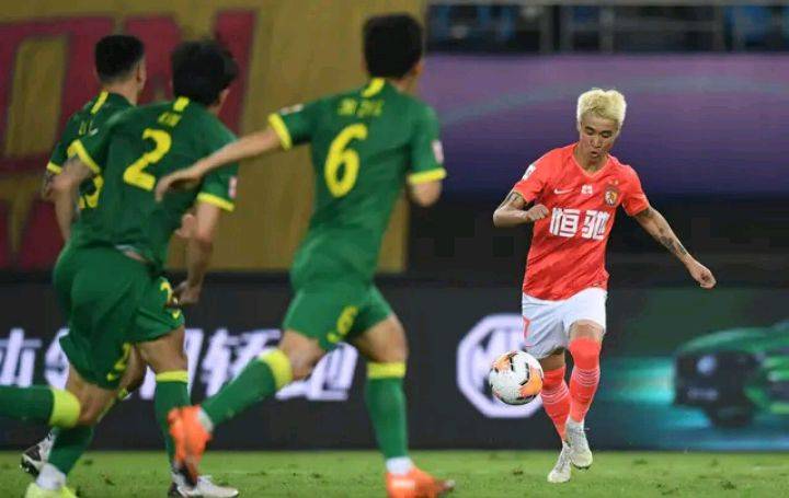  图卢兹定位球配合行云流水，头球接力敲开对手大门